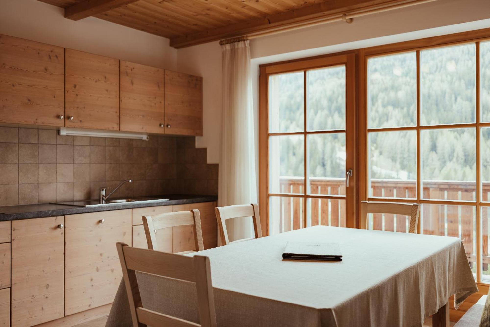Refugium Laflu Apartments Corvara In Badia Bagian luar foto